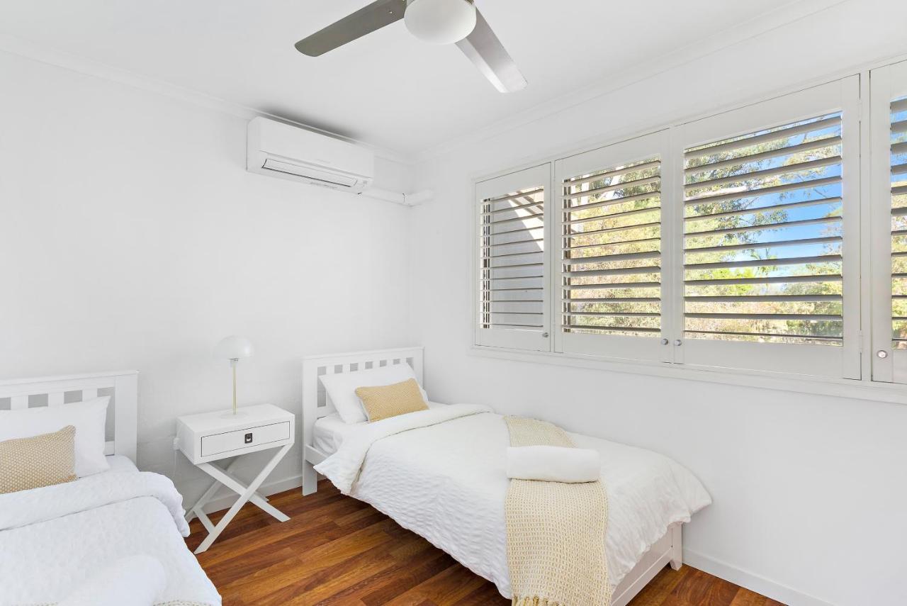 Stylish Townhouse, Private Courtyard Walk To Beach Noosaville Exterior photo